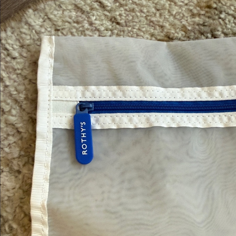 NEW Rothy’s The Easy Wash Bag Rothys Zip Mesh Laundry Bag - Picture 3 of 4